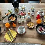 Evis Oda ve Kahvaltı